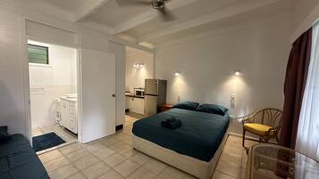 1 bedroom, bed sheets