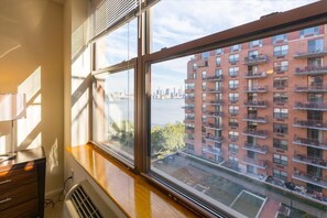 Interior - Fully Furnished 1BR | Kitchen & Free WiFi | Mins from NYC (Hoboken)