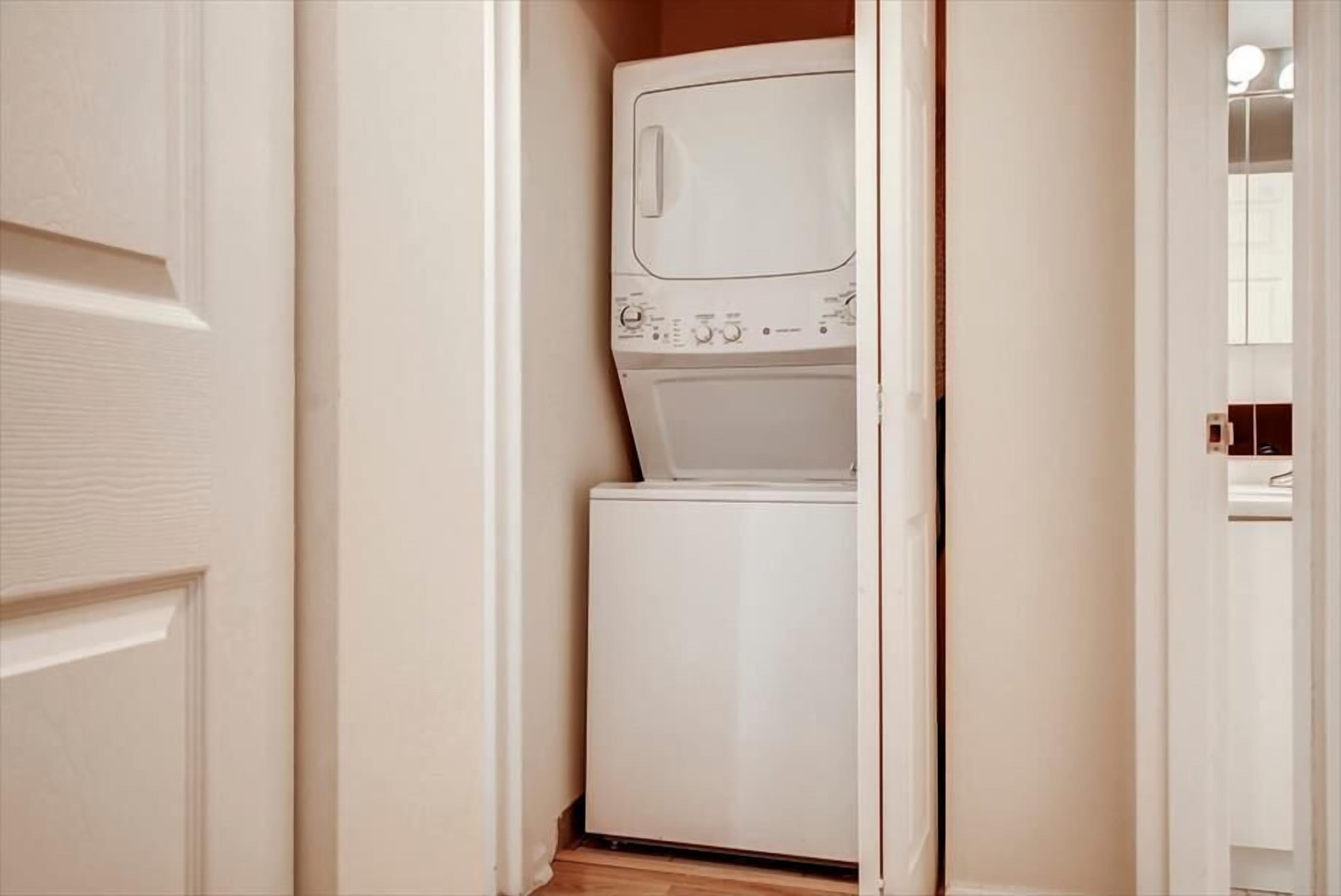 A laundry room with a washing machine and dryer.