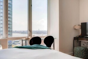 Bureau, fer et planche à repasser, Wi-Fi gratuit, draps fournis