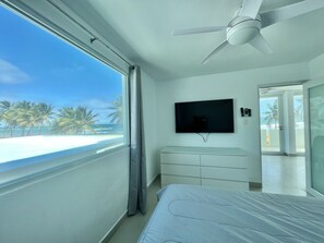 5 bedrooms, iron/ironing board, WiFi, bed sheets - Beachfront 5br/4ba house w/roof top terrace & Swimming Pool (Luquillo)