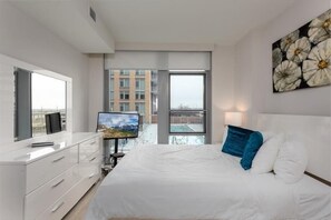 2 bedrooms, desk, iron/ironing board, travel cot - Lovely 2BR | Rooftop Pool | Arlington/Crystal City | by GLS (Arlington)