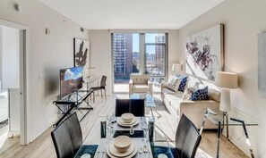 Smart TV - Spectacular 1BR | Kitchen + Amenities | Near the Pentagon & DC | by GLS (Arlington)