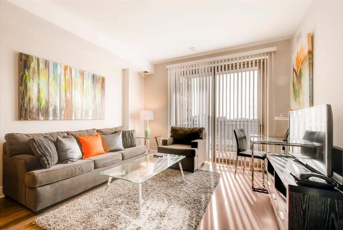 Luxury 1BR Apartment in Bostons Seaport District for the Tech Savvy Taveler