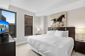 1 bedroom, desk, iron/ironing board, travel cot - Crystal City Gorgeous 1BR | Free WiFi | Kitchen (Arlington)