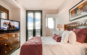 1 bedroom, desk, iron/ironing board, travel cot - Stylish 1BR | Work Space+WiFi | Pentagon City (Arlington)