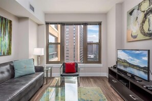 Smart TV - Sleek 1BR | Kitchen & Laundry | Pentagon City (Arlington)
