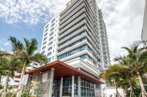 Exterior - Scenic Ocean View | Free Beach Access | Btwn Fort Lauderdale & Miami (Miami Beach)