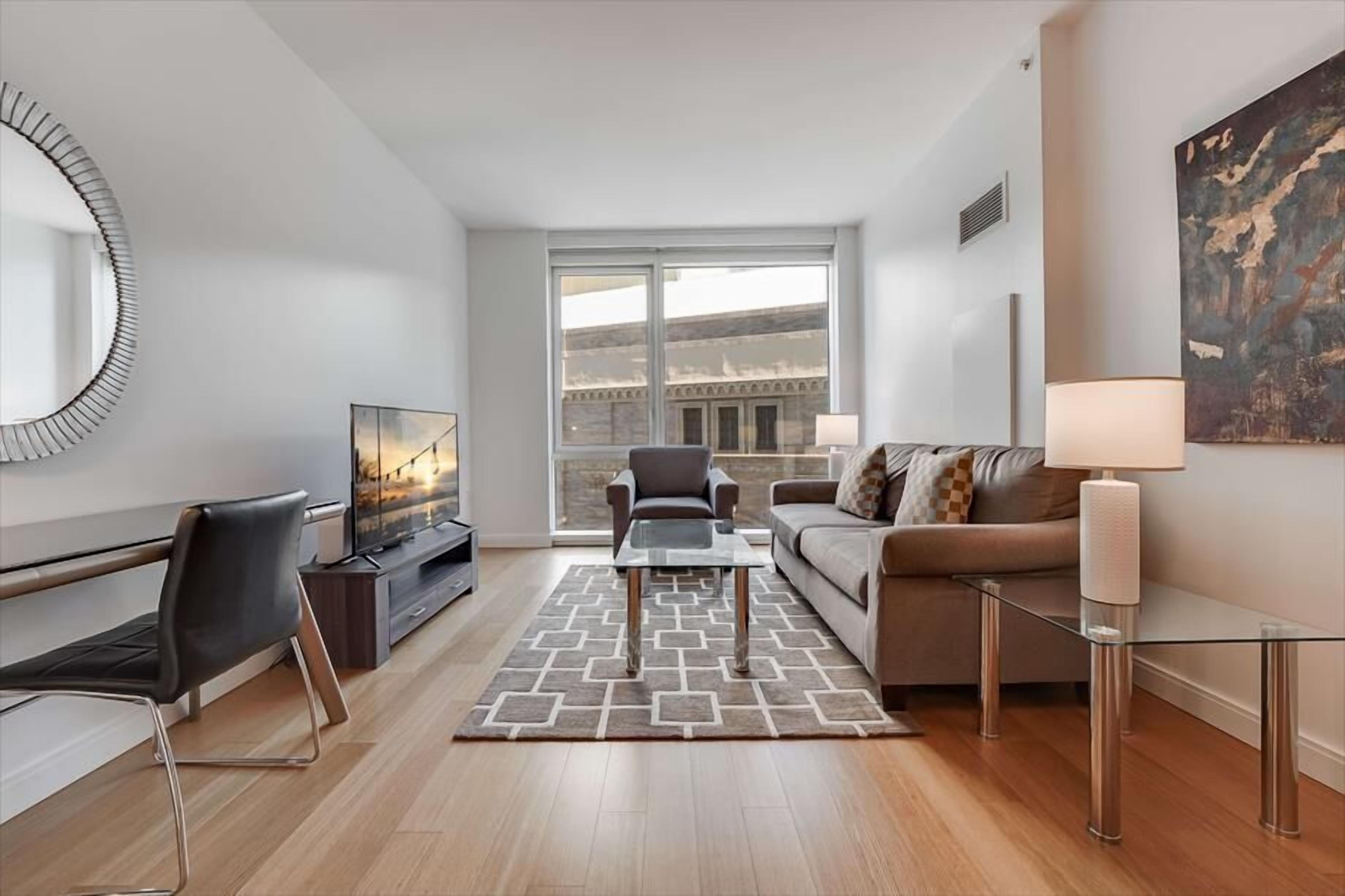 Beautiful 1BR | Upscale Amenities | Midtown West