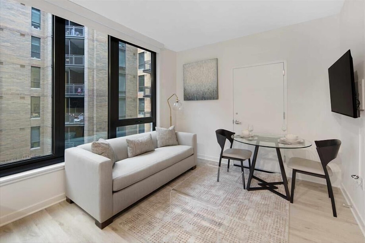 Quiet 1BR in NoMa, Gym, Pool & Just a Short Walk from Everything
