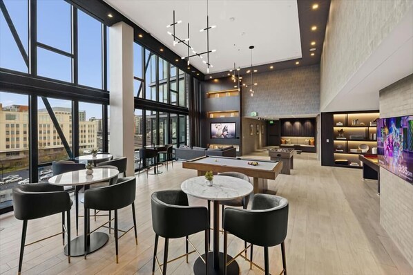 Dining - Perfect for Quick Getaway | 1BR nr Union market & Harris Teeter (Washington)