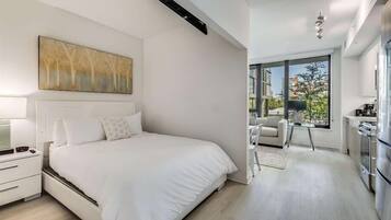 1 soverom, skrivebord, strykejern/-brett og wi-fi (inkludert)