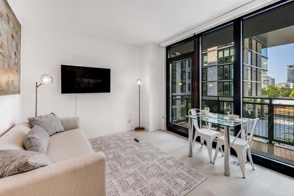 Noma Washington 1 Bedroom with Balcony Living Room