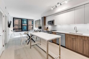 Fridge, microwave, oven, stovetop - Shop Onsite! NoMa 1BR w/ Rooftop Bar and Lounge (Washington)