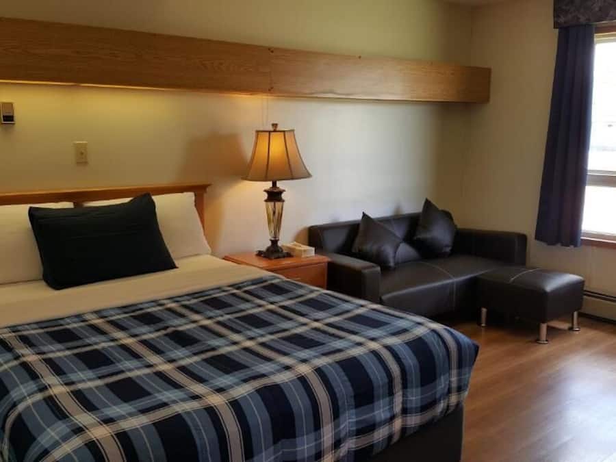 Zimmer, 1 Queen-Bett, Nichtraucher | Kostenloses WLAN, Bettwäsche