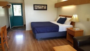 Zimmer, 1 Queen-Bett, Nichtraucher | Kostenloses WLAN, Bettwäsche