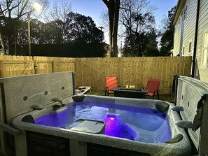 Outdoor spa tub - Hot Tub • Fire Pit • Chef’s Kitchen • Near Uptown (Charlotte)