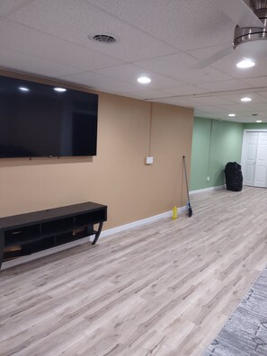 Interior - Cozy unique apartment nestled in the heart of downtown Elmira. (Elmira)