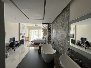 3 quartos, ferros/tábuas de passar roupa, Wi-Fi, roupa de cama