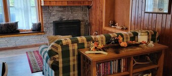 Rustic Cabin on River just off the beaten path