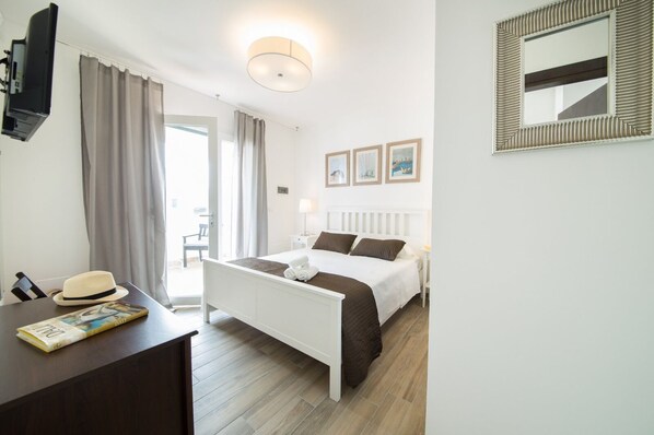 3 bedrooms, iron/ironing board, free WiFi, bed sheets - Idieh Holiday Homes at 200 m from the beach! (Taviano)