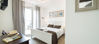 Idieh Holiday Homes at 200 m from the beach!