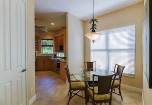 Dining - Prentiss Pointe Condo - 3 bedroom, 2 bath, 2-Floor Condo in Ft Myers (Fort Myers)