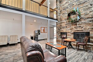 Lobby - Pool | Old Town | Bus Route (Park City)