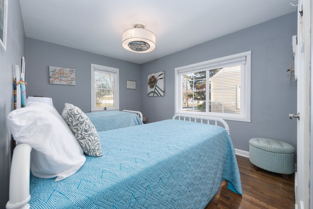 Cozy Haven Cape Cod style cottage close to beach South Haven Vrbo