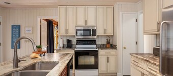 Coastal Hideaway: Private Pool, Walk to the Beach, Perfect for Families