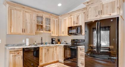 Contemporary dog-friendly cabins with hot tub, fireplaces, patios, & washers + dryers