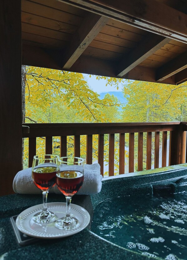 Property grounds - Gorgeous Views - 2mls to Downtown, Game Room, Hot Tub, Pet Friendly!
 (Gatlinburg)