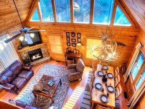 Smart TV, fireplace, video games, books - Gorgeous Views - 2mls to Downtown, Game Room, Hot Tub, Pet Friendly!
 (Gatlinburg)