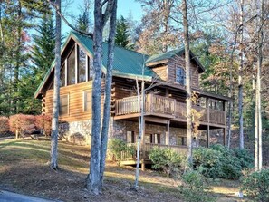 Exterior - Gorgeous Views - 2mls to Downtown, Game Room, Hot Tub, Pet Friendly!
 (Gatlinburg)