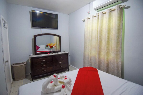 2 bedrooms, iron/ironing board, WiFi, bed sheets