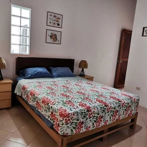 4 bedrooms, desk, free WiFi