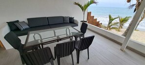 Familienhaus, 4 Schlafzimmer, Poolzugang, Meerblick | Terrasse/Patio