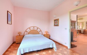 3 عدّة غرف نوم ومكواة/لوح كي وواي فاي مجانًا وملاءات أسرّة