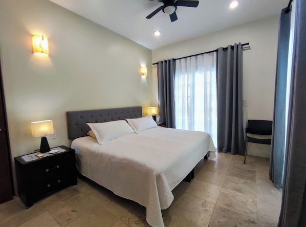 2 bedrooms, WiFi, bed sheets - Charm condo 5 min from the beach! 2-bedroom condo with balconies. (Crucecita)