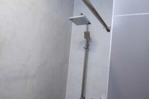 Shower, towels, soap, toilet paper - Canalily Apt
(Lekki)