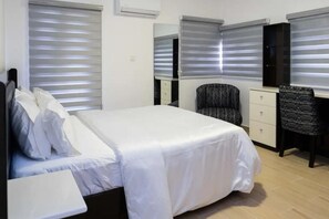 3 bedrooms, iron/ironing board, bed sheets