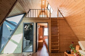 منزل صغير عادي - منظر للبحيرة | بديكورات فريدة لكل غرفة وطراز فريد لكل وحدة ومكتب