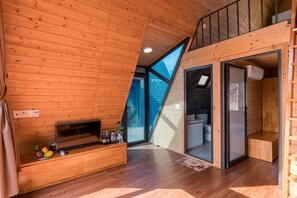 منزل صغير عادي - منظر للبحيرة | بديكورات فريدة لكل غرفة وطراز فريد لكل وحدة ومكتب