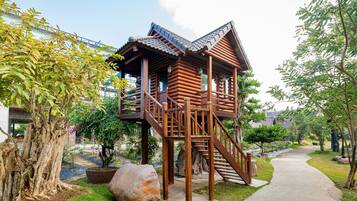 Bungalow Tiêu chuẩn, quang cảnh vườn | Trang trí khác biệt, trang bị nội thất với thiết kế riêng biệt, bàn