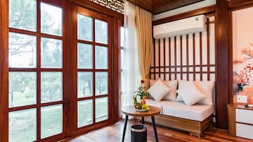 Bungalow Deluxe, quang cảnh hồ | 1 phòng ngủ, trang trí khác biệt
