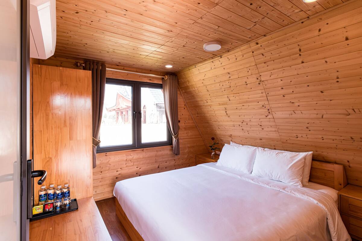 Standard Bungalow, Lake View | Desk, laptop workspace, soundproofing, WiFi (free)