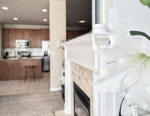 Interior - Beautiful, modern spacious 4 bedroom duplex close to the airport and ski resorts (North Salt Lake)