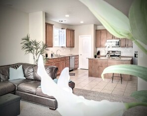 Fireplace - Beautiful, modern spacious 4 bedroom duplex close to the airport and ski resorts (North Salt Lake)