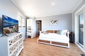 3 bedrooms, desk, iron/ironing board, free WiFi