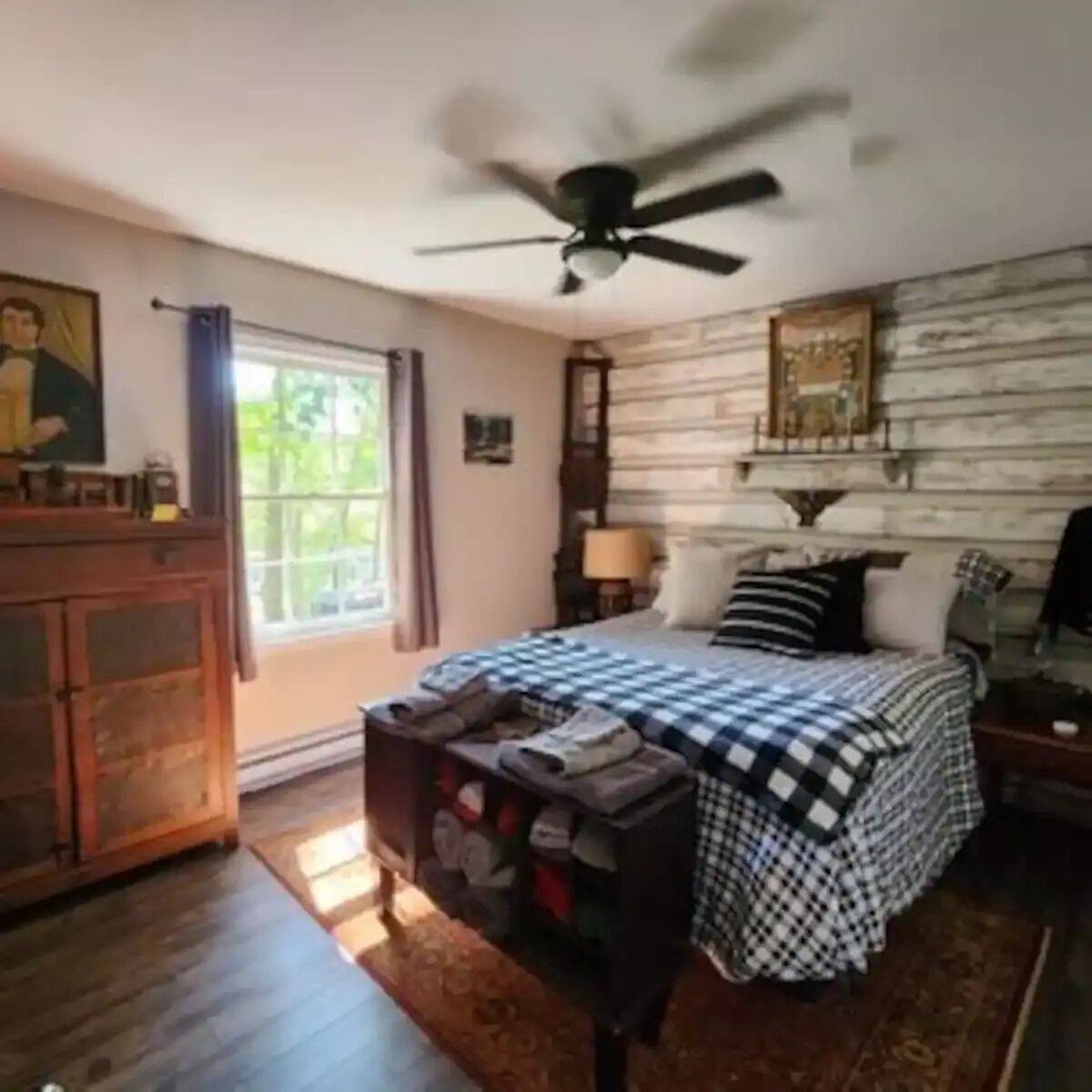 2 sovrum, skrivbord, strykjärn/strykbräda och gratis wi-fi